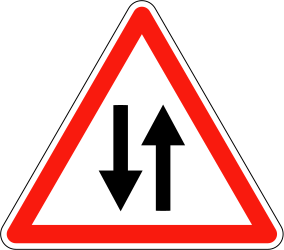 双方向の交通がある道路の警告。
