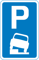 Estacionamento permitido apenas parcialmente na estrada.