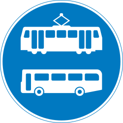 Verplichte rijstrook voor bussen en trams.