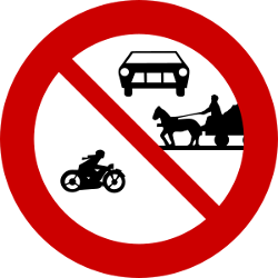 オートバイ、車、馬車は禁止されています。