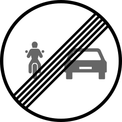 Adelantamiento prohibido para motocicletas.