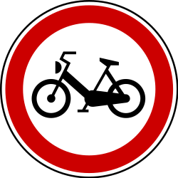 Cyclomoteurs interdits.