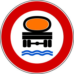 汚染された液体のある車両は禁止されています。