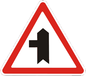 Avertissement pour un carrefour avec une route secondaire à gauche.