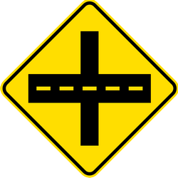 Advertencia por un cruce, ceda el paso a todos los conductores.