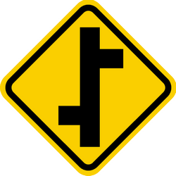 Waarschuwing voor een kruispunt waarvan de wegen niet recht tegenover elkaar staan.