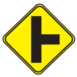 Warnung vor einer unkontrollierten Kreuzung mit einer Straße von rechts.