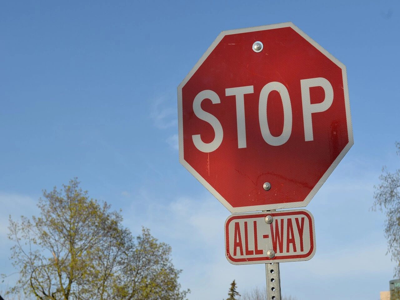 STOP en todos los accesos
