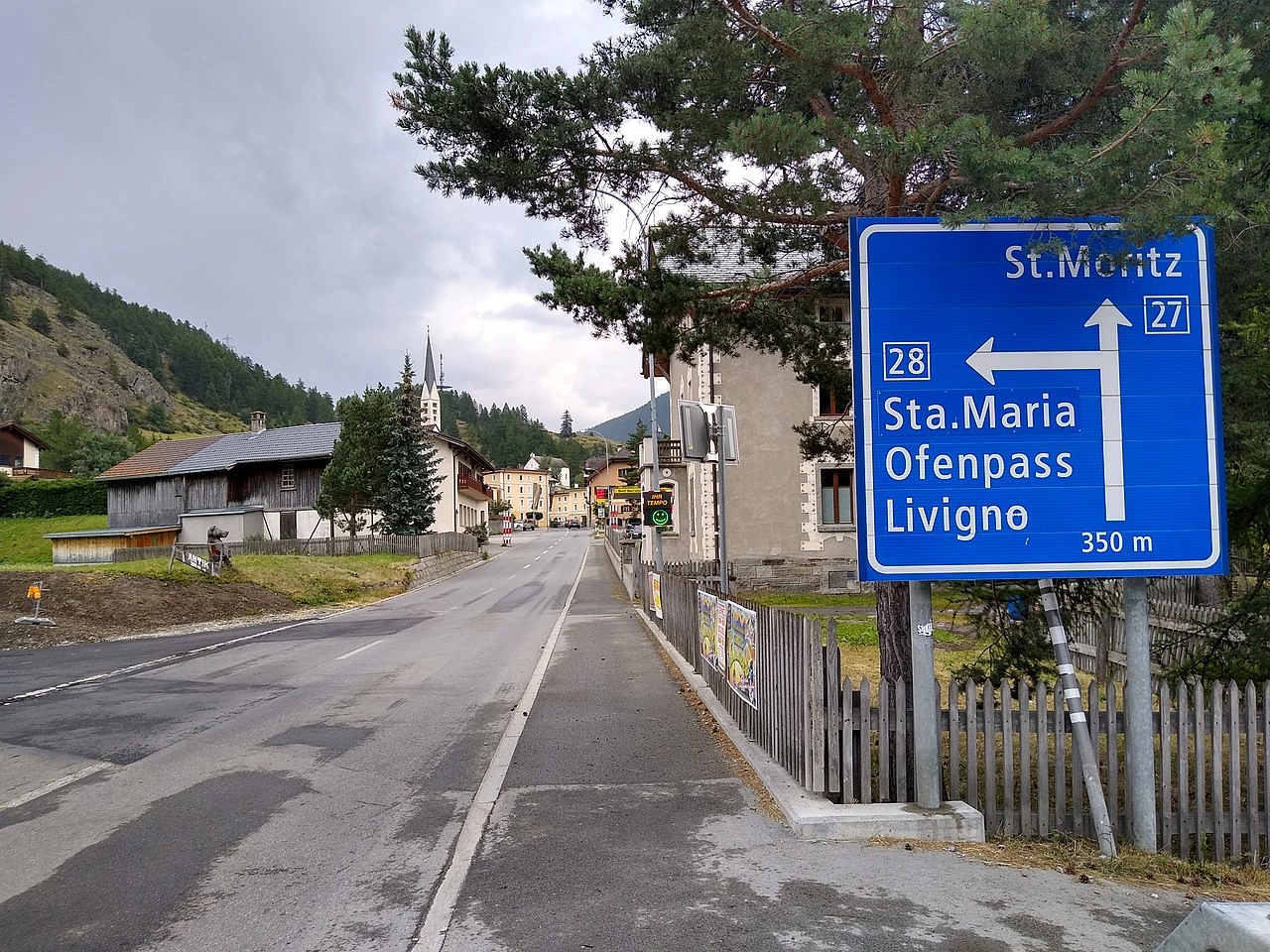 Señal de dirección en intersección