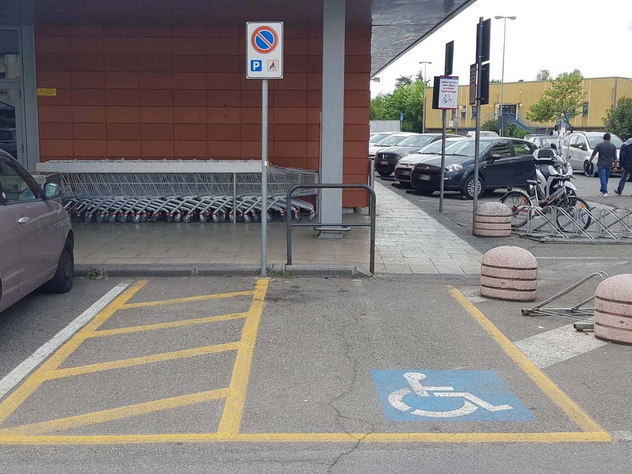 Estacionamento para pessoas com deficiência
