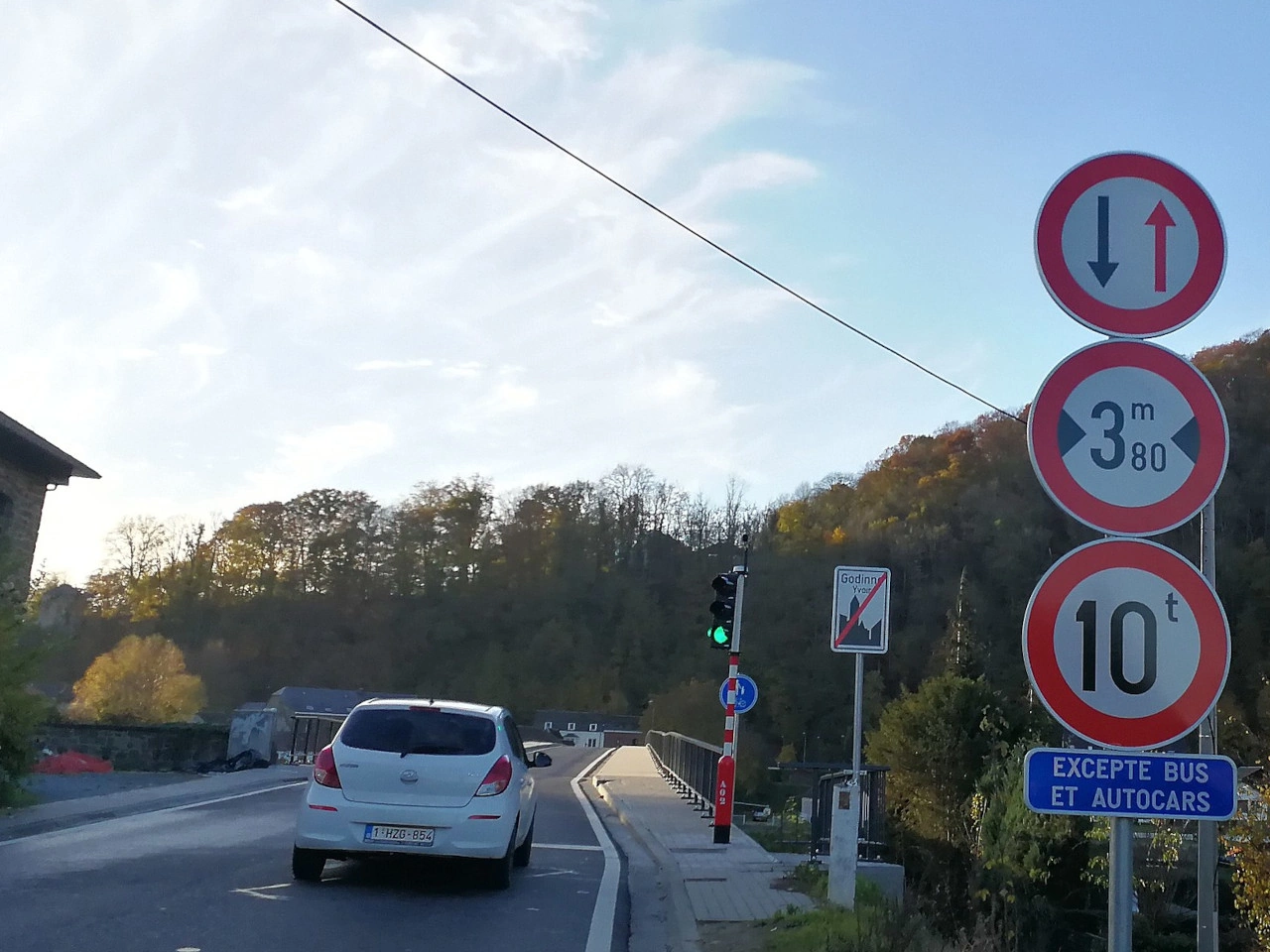 Ceder passagem ao trânsito em sentido contrário