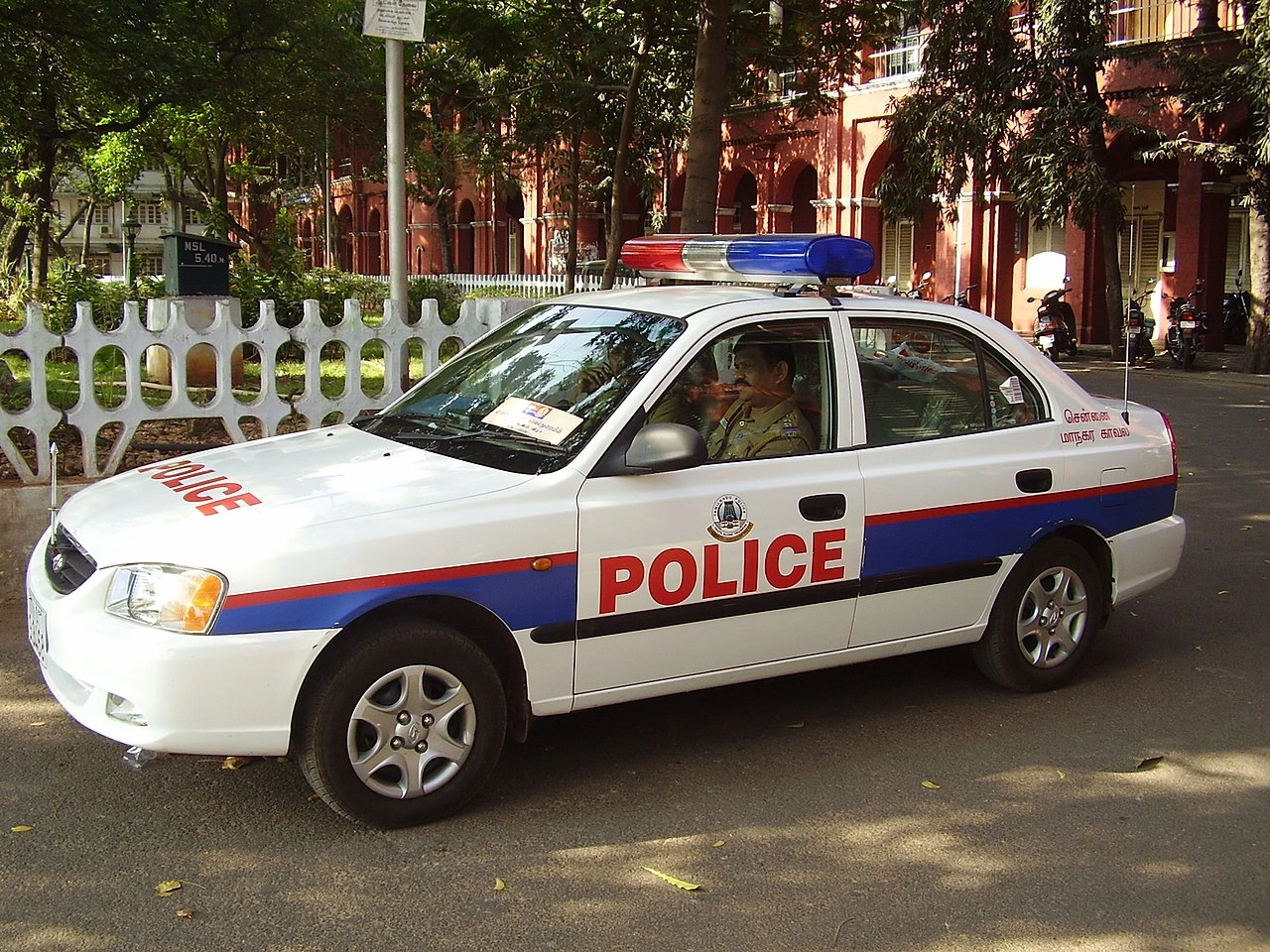 警察