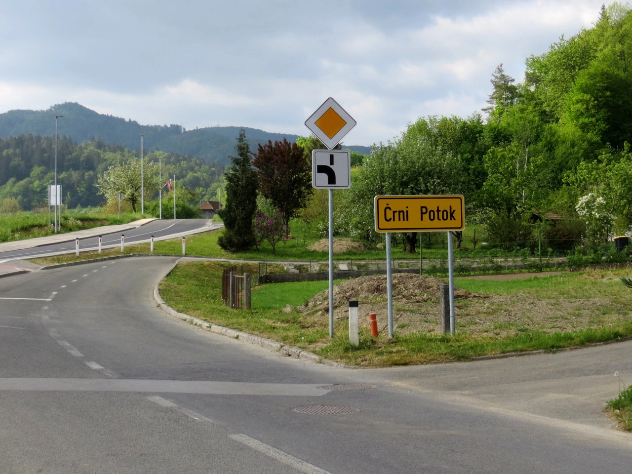 Priority road