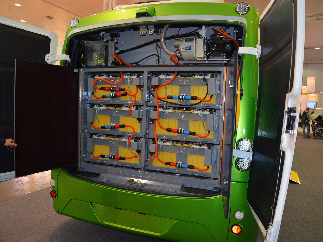 Traction battery