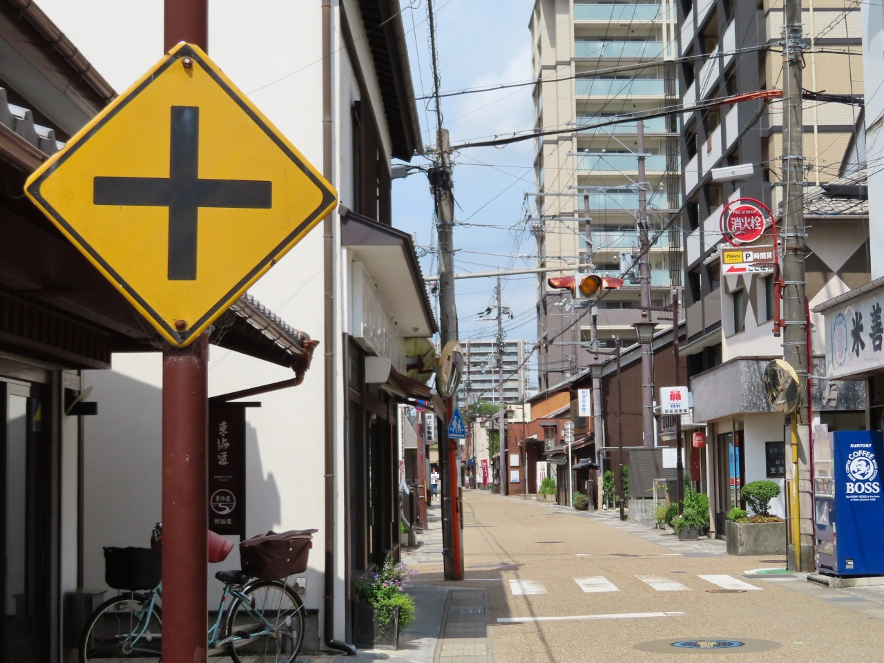 Uncontrolled crossroad