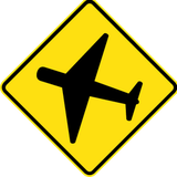 低空飛行の航空機に注意。