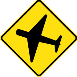 低空飛行の航空機に注意。