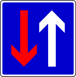 Rétrécissement : priorité sur le trafic opposé.