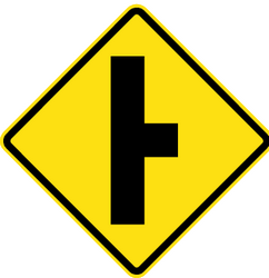 Attention : route latérale à droite.