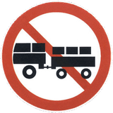 Camions avec remorque interdits.