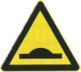 Avertissement pour un dos d’âne.