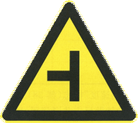 Attention : route latérale à gauche.
