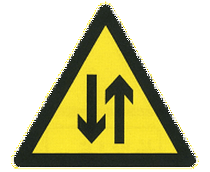 Avertissement pour une route à double sens.