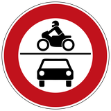 Motorfietsen en auto's verboden.