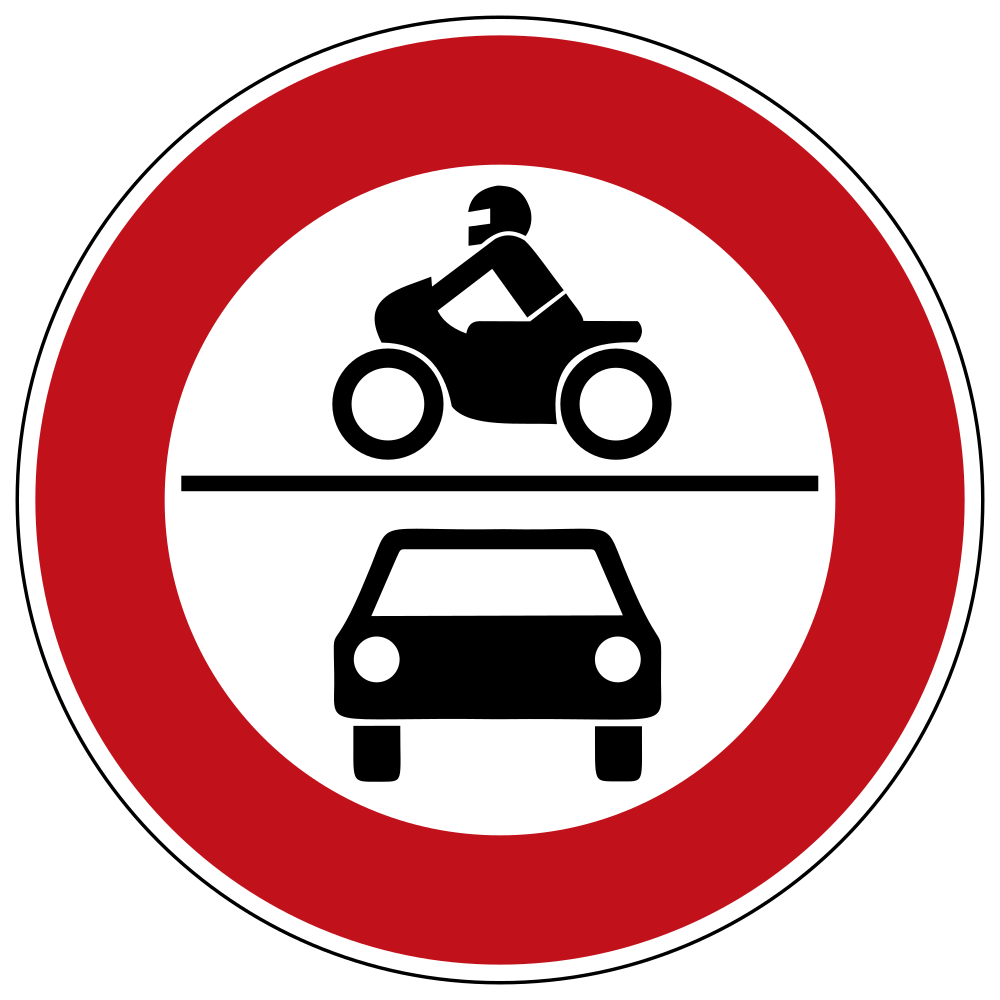 Motorfietsen en auto's verboden.