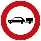 Aanhangwagens verboden.