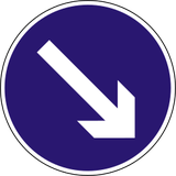 Obstakel rechts voorbijrijden.
