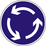 Verplichte rijrichting op de rotonde.
