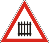 Waarschuwing voor een overweg met slagbomen.