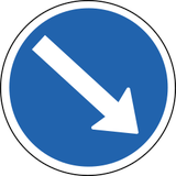 Obstakel rechts voorbijrijden.