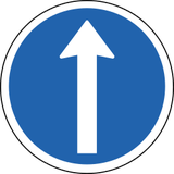 Rechtdoor rijden verplicht.