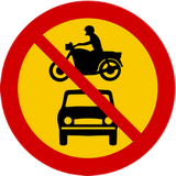 Motorfietsen en auto's verboden.