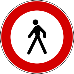 Движение пешеходов запрещено.
