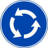 Verplichte rijrichting op de rotonde.