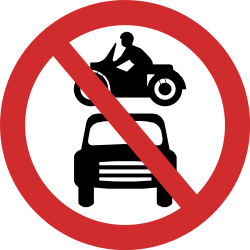 Motorfietsen en auto's verboden.
