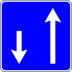 対面通行道路。