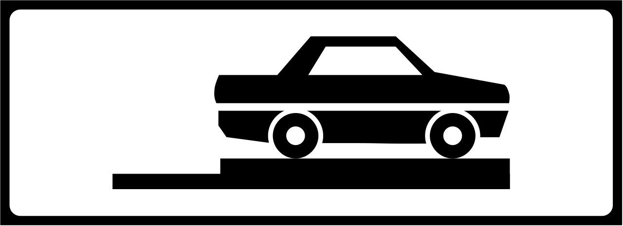 Перпендикулярная парковка на тротуаре.