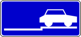 Перпендикулярная парковка на тротуаре.