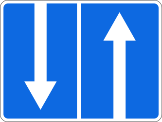 Weg met tweerichtingsverkeer.