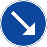 Obstakel rechts voorbijrijden.