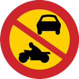 Motorfietsen en auto's verboden.