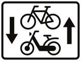 Fietsers en bromfietsen in beide richtingen.